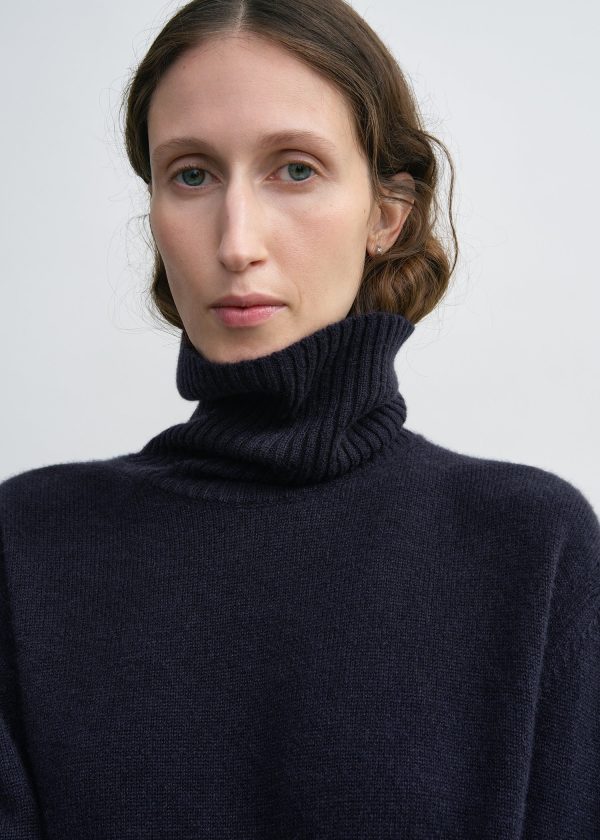 Cashmere turtleneck navy For Sale