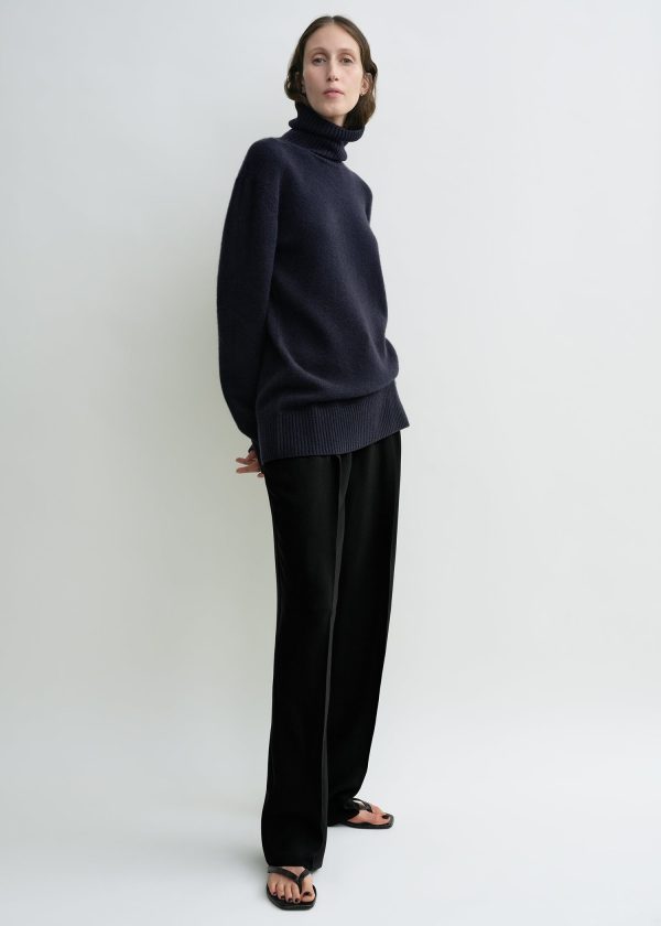 Cashmere turtleneck navy For Sale